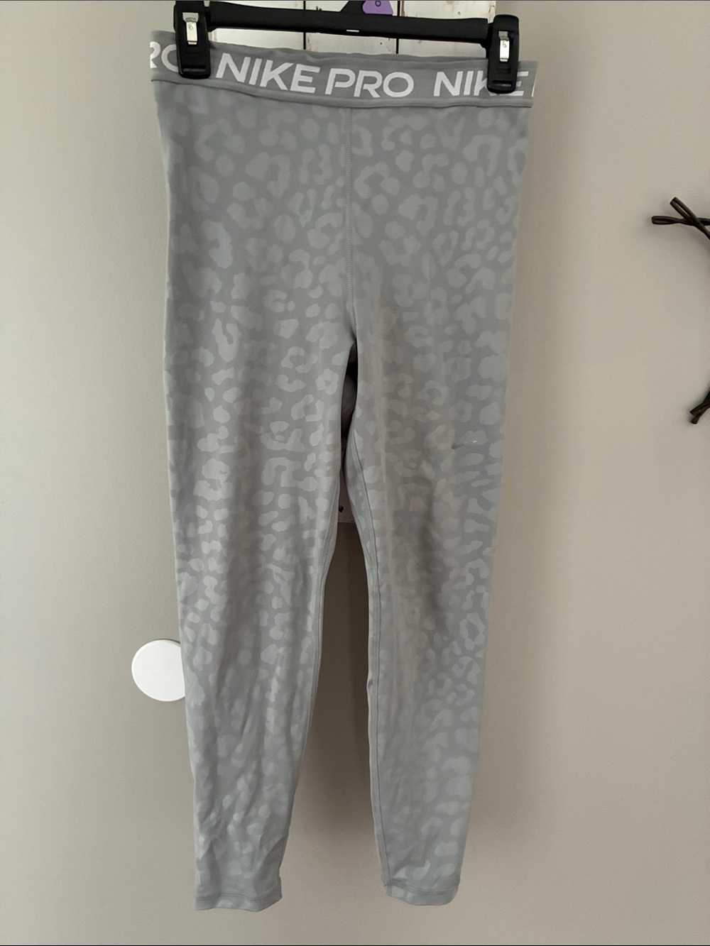 Women’s gray leopard design Nike leggings